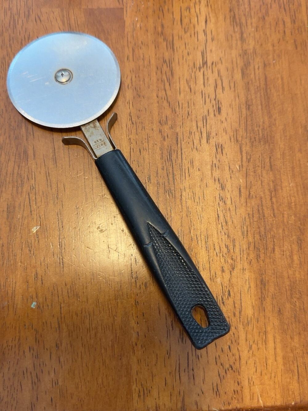 Vintage EKCO USA Pizza Cutter Wheel Black Handle Mid Century Kitchen Utensil